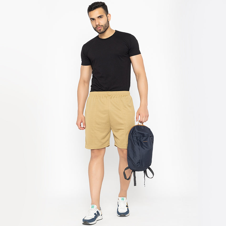 MEN IN BLUE SHORTS KNITTED KHAKI